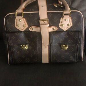Louis Vuitton monogram Zippered Bag